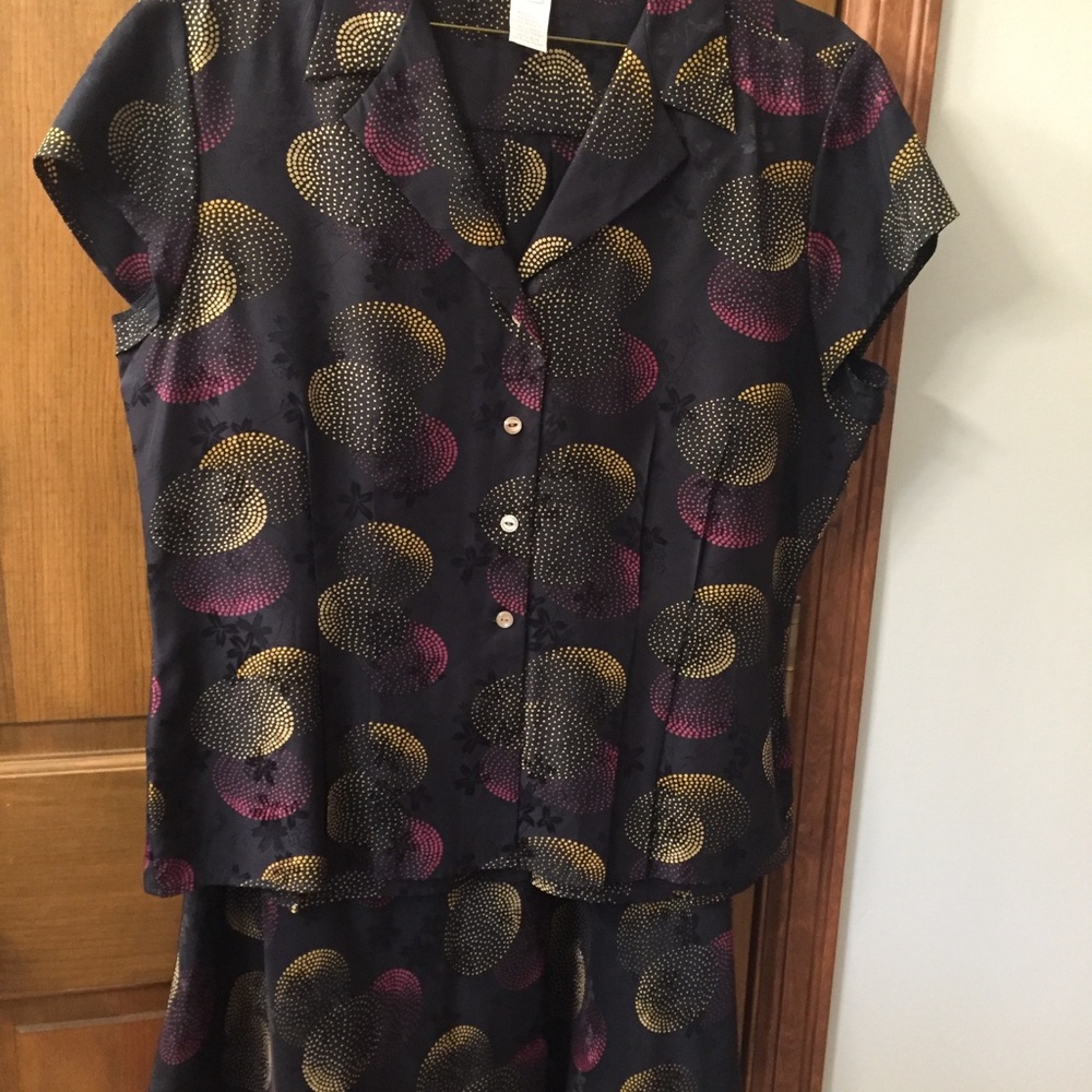 Jones silk blouse and skirt. Size: 12